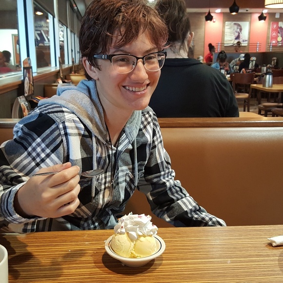 MEET THE POSHER - Picture 5 of 5